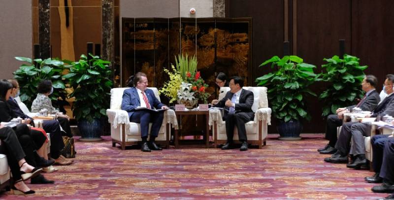 接待外交部及國(guó)際組織駐華代表團(tuán)